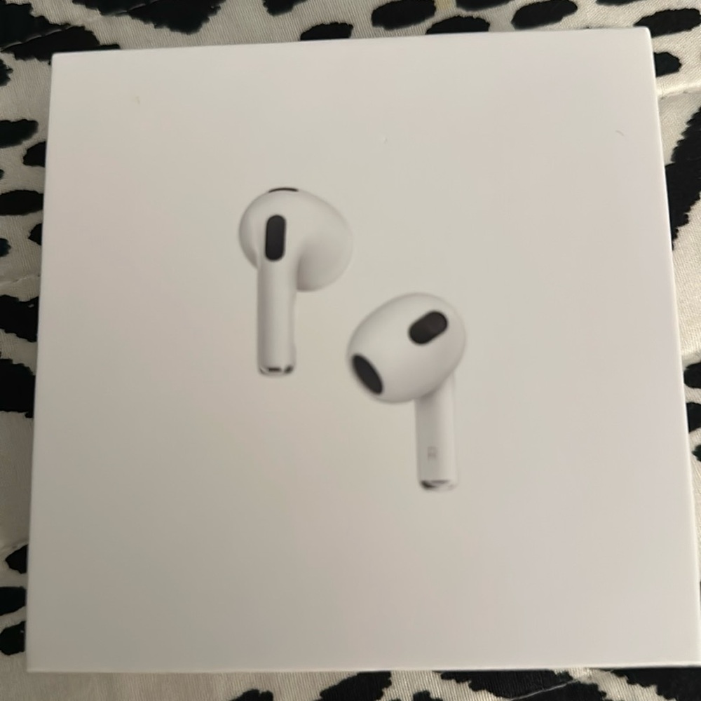 Apple air pods Gen 2 (gently used)